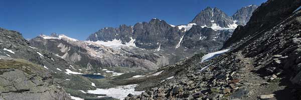 Dallo Passo delle Forbici verso il rif.Marinelli Bombardieri (Val Malenco)
